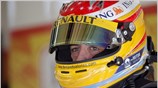 Ο Ισπανός οδηγός της Renault, Fernando Alonso πριν βγει στην πίστα της ...