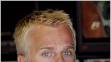 Ο Φιλανδός οδηγός της McLaren Mercedes, Heikki Kovalainen πριν βγει στην πίστα ...
