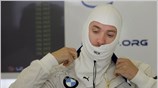 Ο Γερμανός οδηγός της BMW Sauber, Nick Heidfeld πριν βγει στην πίστα ...