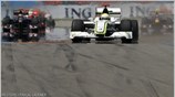 O πιλότος της Brawn GP Τζένσον Μπάτον κατά τη διάρκεια των δοκιμαστικών ...