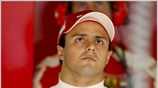 Ο Felipe Massa παρακολουθεί από τα πιτ τους χρόνους των άλλων οδηγών. ...