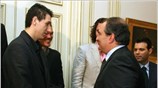 Ο πρωθυπουργός Κώστας Καραμανλής δεξιώθηκε στο Μέγαρο Μαξίμου σύσσωμη την ομάδα μπάσκετ ...