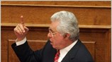 Αμετακίνητος από τη θέση του να μην παραιτηθεί εμφανίστηκε χθες στη Βουλή ...