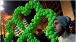 Φίλαθλοι του Παναθηναϊκού πανηγυρίζουν την κατάκτηση του πέμπτου Ευρωπαϊκού Πρωταθλήματος μετά τη ...
