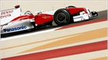 Ο Ιταλός Jarno Trulli της Toyota με χρόνο 1:33.431 θα ξεκινήσει το ...