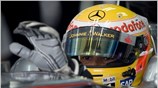 Ο Βρετανός Lewis Hamilton της McLaren προετοιμάζεται για την τρίτη περίοδο των ...
