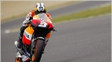 Ο Ισπανός Dani Pedrosa επιταχύνει τη Honda του κατά τη διάρκεια των ...