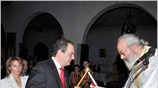 Ο πρωθυπουργός Κώστας Καραμανλής μαζί με τη σύζυγο του Νατάσα παρακολουθούν την ...