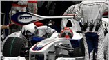 Ανεφοδιασμός για τον Robert Kubica της BMW Sauber. ...