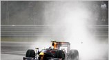 Ο Sebastian Vettel οδηγεί την Red Bull προς τη νίκη. ...