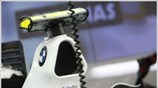Μηχανικοί της BMW Sauber ρυθμίζουν το μονοθέσιο του Nick Heidfeld. ...