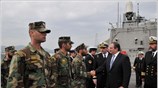 Το πλήρωμα της φρεγάτας «Ψαρά» συνεχάρη σήμερα στο ναύσταθμο της Σαλαμίνας, ο ...