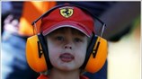 Μικρός οπαδός της Ferrari. ...