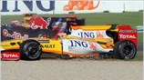 Λόγω της επεισοδιακής εκκίνησης, ο Fernando Alonso αναγκάστηκε για να αποφύγει τη ...