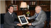 «Συγχαρητήρια. Μας συμπαρασύρετε όλους. Και στο Προεδρικό Μέγαρο κατεβάζουμε φώτα. Είναι ευχάριστο ...