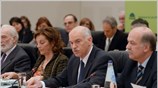 Την πλήρη αντίθεσή του στις αντιλήψεις που θέλουν σε καιρούς οικονομικής κρίσης ...