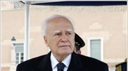 Ο Πρόεδρος της Δημοκρατίας Κάρολος Παπούλιας παρακολουθεί τη στρατιωτική παρέλαση της 25ης ...