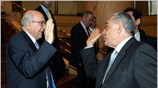 Ο ΥΠΕΧΩΔΕ Γιώργος Σουφλιάς συνομιλεί με  τον Γεράσιμο Γιακουμάτο σε ημερίδα ...