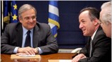 Ο υπουργός Οικονομίας Γιάννης Παπαθανασίου συνομιλεί με τον πρόεδρο της ΟΚΕ Χρήστο ...