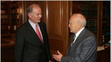 Ο Πρόεδρος της Δημοκρατίας Κάρολος Παπούλιας δέχθηκε σήμερα το διοικητή της Τράπεζας ...