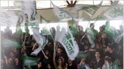 Κόσμος παρακολουθεί την ομιλία του  προέδρου του ΠΑΣΟΚ Γιώργου Παπανδρέου στο ...