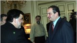 Ο πρωθυπουργός Κώστας Καραμανλής και ο πρόεδρος της ΑΔΕΔΥ Σπύρος Παπασπύρου κατά ...