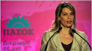 Η βουλευτής της Νέας Δημοκρατίας Κατερίνα Παπακώστα απευθύνεται στο ακροατήριο κατά τη ...