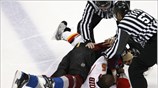 Σκληρή κόντρα των παικτών των ομάδων Calgary Flames και Colorado Avalanche σε ...