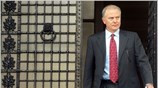 Ο διοικητής της τράπεζας της Ελλάδος Γιώργος Προβόπουλος φεύγει από το Μέγαρο ...