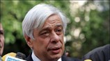 Συνεργασία με τον υπουργό Εσωτερικών Προκόπη Παυλόπουλο είχε το μεσημέρι στο Μέγαρο ...