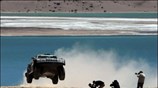 Εντυπωσιακή διέλευση του Robby Gordon με Hummer, σε ειδική διαδρομή του Ράλι ...