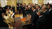 Ενώπιον του προέδρου της Δημοκρατίας Κάρολου Παπούλια, του πρωθυπουργού Κώστα Καραμανλή και ...
