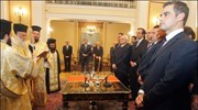 Ενώπιον του προέδρου της Δημοκρατίας Κάρολου Παπούλια, του πρωθυπουργού Κώστα Καραμανλή και ...