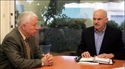 Ο πρόεδρος του ΠΑΣΟΚ Γιώργος Παπανδρέου συνομιλεί με τον πρύτανη του Εθνικού ...