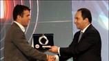 O Γιάννης Αναστασίου παραλαμβάνει το Έπαθλο Αθλητικής Προσφοράς κατά την διάρκεια της ...