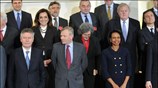 Η υπουργός των Εξωτερικών Ντόρα Μπακογιάννη στην οικογενειακή φωτογραφία των υπουργών Εξωτερικών ...