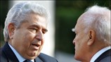 Ο Πρόεδρος της Δημοκρατίας Κάρολος Παπούλιας συνομιλεί με τον Κύπριο ομόλογό του ...