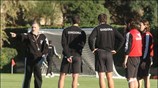 Την πρώτη του προπόνηση στους παίκτες του έκανε σήμερα ο νέος τεχνικός ...