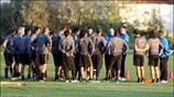 Ο νέος προπονητής της ΑΕΚ Ντούσαν Μπάγεβιτς στην πρώτη του προπόνηση με ...