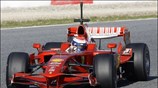 Στην πίστα του Μοντμελό και ο δοκιμαστής της Ferrari Μαρκ Ζενέ με ...