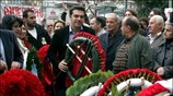 Ο πρόεδρος του Συνασπισμού Αλέξης Τσίπρας καταθέτει στεφάνι στο μνημείο του Πολυτεχνείου. ...