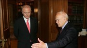 Υποδεχόμενος το διοικητή της Τράπεζας της Ελλάδος κ. Γιώργο Προβόπουλο, ο Πρόεδρος ...