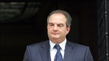 Νέα αυστηρή προειδοποίηση προς τις τράπεζες έστειλε ο πρωθυπουργός Κώστας Καραμανλής. Aπαντώντας ...