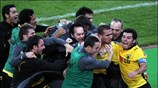 Οι παίκτες της ΑΕΚ πανηγυρίζουν μετά το εντυπωσιακό γκολ του Τζεμπούρ, στο ...