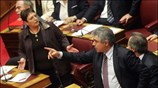 Η γ.γ του ΚΚΕ Αλέκα Παπαρήγα και βουλευτές του ΠΑΣΟΚ διαπληκτίζονται στη ...