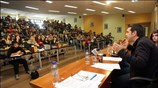 Ο πρόεδρος του ΣΥΝ Αλέξης Τσίπρας μιλάει σε φοιτητές της Νομικής Σχολής ...
