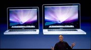Ο ιδρυτής και CEO της Apple Steve Jobs παρουσιάζει τα νέα MacBook ...