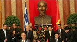 Ο Υφ. Εξωτερικών Πέτρος Δούκας (Α) υπογράφει από Ελληνικής πλευράς τις διμερείς ...