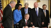 Ο Αμερικανός πρόεδρος Τζορτζ Μπους υπέγραψε χθες το νόμο που επιτρέπει στις ...