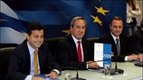 Ο ΥΠΕΘΟ Γιώργος Αλογοσκούφης και οι ΥφΕΘΟ Νίκος Λέγκας (Α) και Αντώνης ...